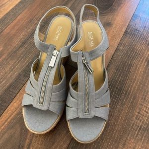 Michael Kors BLUE WEDGES